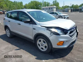 2017 Ford Escape S z VIN 1FMCU0F73HUB64705, wystawiony jako IAAI lot #42341398 z przebiegiem 105 546 mil mil oraz . Historia ofert i sprzedaży dostępna na DreamBid. Obrazek 1.