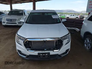 2024 GMC Terrain SLE z VIN 3GKALMEG5RL376674, wystawiony jako IAAI lot #42648347 z przebiegiem 27 344 mil mil oraz . Historia ofert i sprzedaży dostępna na DreamBid. Obrazek 6.