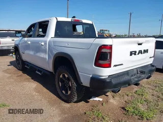 2019 Ram 1500 Rebel z VIN 1C6SRFLT5KN923837, wystawiony jako IAAI lot #41961921 z przebiegiem 68 400 mil mil oraz . Historia ofert i sprzedaży dostępna na DreamBid. Obrazek 3.