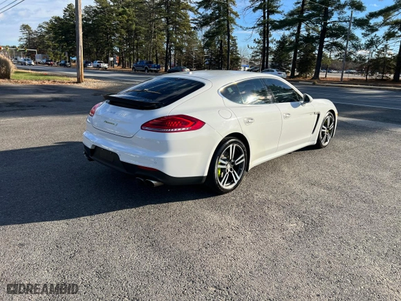 2014 Porsche Panamera S E-Hybrid with VIN WP0AD2A72EL044202, listed as a Copart auction lot 83055454 with 117,247 mi miles and Clean Title. Bid and sale history available at carsss.com. Image 4.