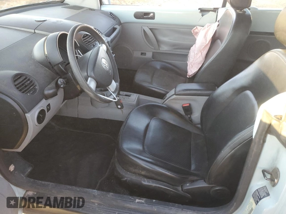 2004 Volkswagen Beetle GL with VIN 3VWBM31Y04M353115, listed as a Copart auction lot 88881005 with 123,870 mi miles and Salvage Title. Bid and sale history available at DreamBid. Image 7.