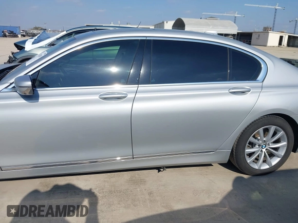 2016 BMW 7 Series 740i with VIN WBA7E2C5XGG739099, listed as a IAAI auction lot 41526038 with 123,900 mi miles. Bid and sale history available at carsss.com. Image 14.