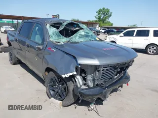 2020 Chevrolet Silverado 1500 LT z VIN 3GCUYDEDXLG270432, wystawiony jako IAAI lot #42285824 z przebiegiem 68 160 mil mil oraz . Historia ofert i sprzedaży dostępna na DreamBid. Obrazek 1.