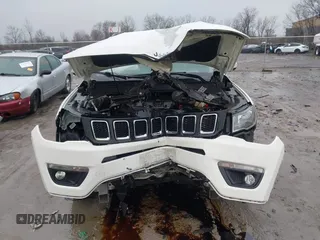 2019 Jeep Compass Latitude with VIN 3C4NJCBB4KT778018, listed as a IAAI auction lot 41900231 with 102,651 mi miles and . Bid and sale history available at carsss.com. Image 6.