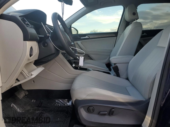 2022 Volkswagen Tiguan SE z VIN 3VV3B7AX3NM147401, wystawiony jako Copart lot #41983715 z przebiegiem 30 728 mil mil oraz Szkoda całkowita • Salvage title. Historia ofert i sprzedaży dostępna na DreamBid. Obrazek 7.