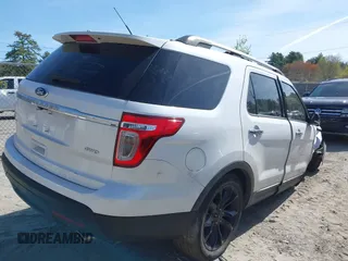 2015 Ford Explorer XLT with VIN 1FM5K8D89FGA00654, listed as a IAAI auction lot 42132102 with 135,463 mi miles and . Bid and sale history available at carsss.com. Image 4.