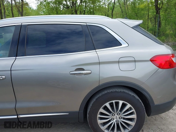 2016 Lincoln MKX Select z VIN 2LMTJ8KR2GBL62540, wystawiony jako IAAI lot #42260777 z przebiegiem 107 549 mil mil oraz . Historia ofert i sprzedaży dostępna na DreamBid. Obrazek 6.