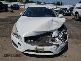 2013 Volvo S60 T5 Premier with VIN YV1612FS5D1228372, listed as a Copart auction lot 61927585 with 98,451 mi miles and Salvage title. Bid and sale history available at DreamBid. Image 5.