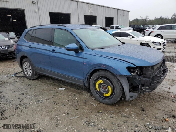 2018 Volkswagen Tiguan S with VIN 3VV1B7AX4JM098016, listed as a Copart auction lot 46230155 with 210,440 mi miles and Salvage Title. Bid and sale history available at carsss.com. Image 4.