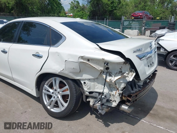 2015 Nissan Altima SL with VIN 1N4BL3AP6FC205820, listed as a IAAI auction lot 42188752 with 155,737 mi miles and . Bid and sale history available at carsss.com. Image 6.