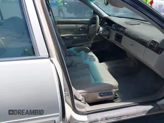 1999 Cadillac DeVille DHS z VIN 1G6KE54Y3XU714363, wystawiony jako IAAI lot #42257217 z przebiegiem 287 542 mil mil oraz . Historia ofert i sprzedaży dostępna na DreamBid. Obrazek 5.