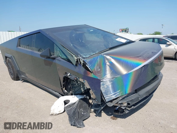 2024 Tesla Cybertruck z VIN 7G2CEHED4RA024805, wystawiony jako IAAI lot #42034257 z przebiegiem Nie podano mil oraz . Historia ofert i sprzedaży dostępna na DreamBid. Obrazek 6.