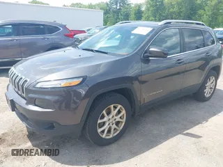 2016 Jeep Cherokee Latitude z VIN 1C4PJMCB4GW241454, wystawiony jako IAAI lot #42378181 z przebiegiem 210 207 mil mil oraz . Historia ofert i sprzedaży dostępna na DreamBid. Obrazek 17.