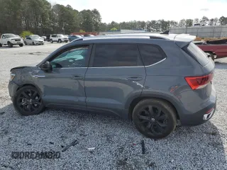2022 Volkswagen Taos SE z VIN 3VVRX7B20NM075703, wystawiony jako Copart lot #48918865 z przebiegiem 51 257 mil mil oraz Szkody całkowita. Historia ofert i sprzedaży dostępna na DreamBid. Obrazek 2.