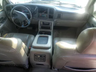 2005 Chevrolet Suburban LT with VIN 1GNEC16ZX5J126268, listed as a Copart auction lot 59576855 with 352,795 mi miles and Salvage title. Bid and sale history available at DreamBid. Image 8.
