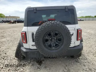 2022 Ford Bronco z VIN 1FMEE5DP4NLB67541, wystawiony jako Copart lot #58427485 z przebiegiem 67 774 mil mil oraz Szkoda całkowita • Salvage title. Historia ofert i sprzedaży dostępna na DreamBid. Obrazek 6.