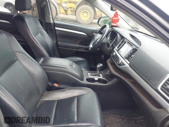 2016 Toyota Highlander XLE z VIN 5TDJKRFHXGS258923, wystawiony jako IAAI lot #42372340 z przebiegiem 181 438 mil mil oraz . Historia ofert i sprzedaży dostępna na DreamBid. Obrazek 5.
