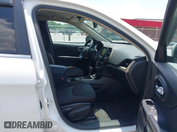 2016 Jeep Cherokee Latitude z VIN 1C4PJMCB2GW372592, wystawiony jako IAAI lot #42493346 z przebiegiem 95 519 mil mil oraz . Historia ofert i sprzedaży dostępna na DreamBid. Obrazek 5.
