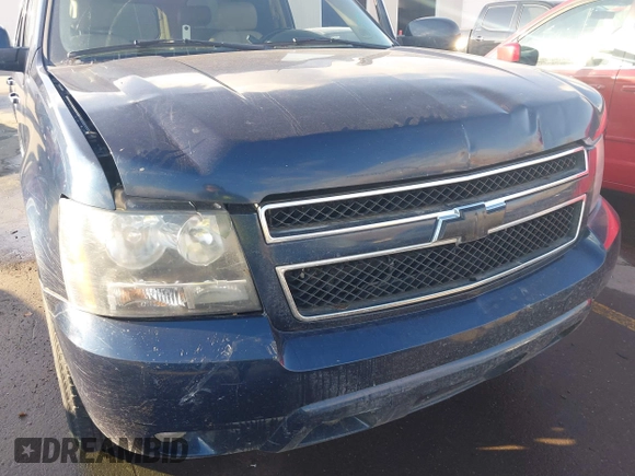2008 Chevrolet Suburban LTZ with VIN 1GNFK16Y68R143010, listed as a IAAI auction lot 41209402 with 160,182 mi miles. Bid and sale history available at carsss.com. Image 6.