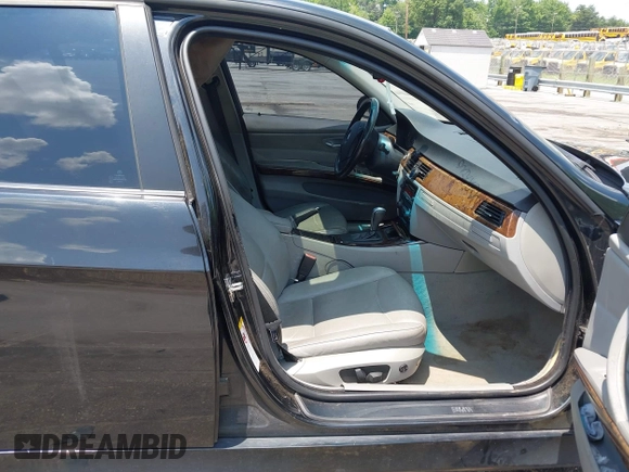 2006 BMW 3 Series 325i with VIN WBAVB13596KX65960, listed as a IAAI auction lot 42460430 with 331,860 mi miles and . Bid and sale history available at DreamBid. Image 5.