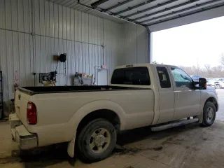 2015 Ford F-250 XLT z VIN 1FT7X2A63FEA10493, wystawiony jako Copart lot #85132974 z przebiegiem 151 845 mil mil oraz Szkoda całkowita • Salvage title. Historia ofert i sprzedaży dostępna na DreamBid. Obrazek 3.