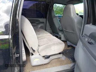 2003 Ford Excursion Special Serv z VIN 1FMNU40S23ED53961, wystawiony jako IAAI lot #42200815 z przebiegiem 232 477 mil mil oraz . Historia ofert i sprzedaży dostępna na DreamBid. Obrazek 8.