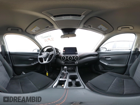 2025 Nissan Sentra SR z VIN 3N1AB8DV8SY309598, wystawiony jako IAAI lot #42460527 z przebiegiem 3 690 mil mil oraz . Historia ofert i sprzedaży dostępna na DreamBid. Obrazek 18.