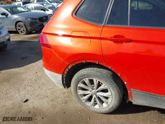 2019 Volkswagen Tiguan S with VIN 3VV1B7AX8KM113120, listed as a IAAI auction lot 41789099 with 124,355 mi miles. Bid and sale history available at carsss.com. Image 17.