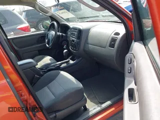 2007 Ford Escape XLS with VIN 1FMYU02Z27KA04600, listed as a IAAI auction lot 42059639 with 141,296 mi miles and . Bid and sale history available at DreamBid. Image 5.