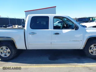 2007 Chevrolet Silverado 1500 LT w/1LT with VIN 2GCEC13C571695258, listed as a IAAI auction lot 41239531 with 266,909 mi miles. Bid and sale history available at carsss.com. Image 13.