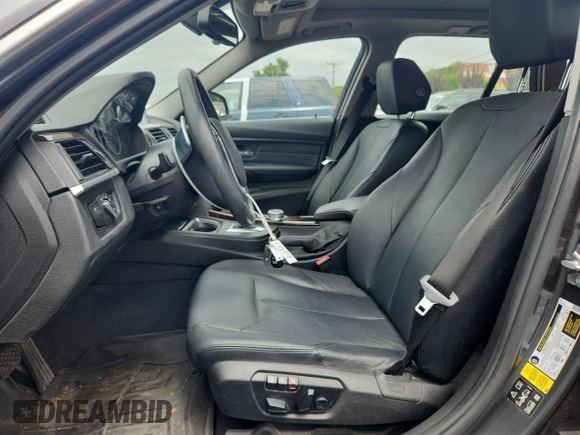 2015 BMW 3 Series 328i xDrive с VIN WBA3G7C52FK480593, выставлен на аукционе Copart как лот 63204795 с пробегом 125 690 миль миль и Списание • Salvage title. История ставок и продаж доступна на DreamBid. Изображение 7.