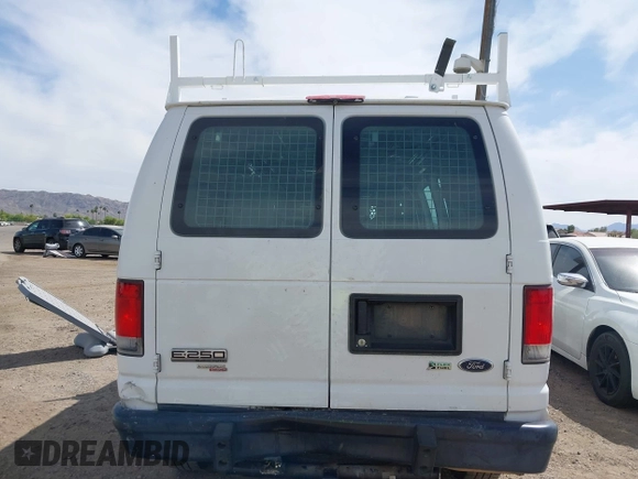 2014 Ford Econoline Cargo Commercial z VIN 1FTNE2EW6EDA19961, wystawiony jako IAAI lot #42370572 z przebiegiem 107 320 mil mil oraz . Historia ofert i sprzedaży dostępna na DreamBid. Obrazek 16.