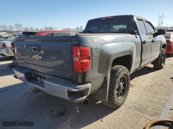2019 Chevrolet Silverado 1500 LD LT with VIN 2GCVKPEC9K1105915, listed as a Copart auction lot 83483084 with 116,081 mi miles and Salvage Title. Bid and sale history available at carsss.com. Image 3.