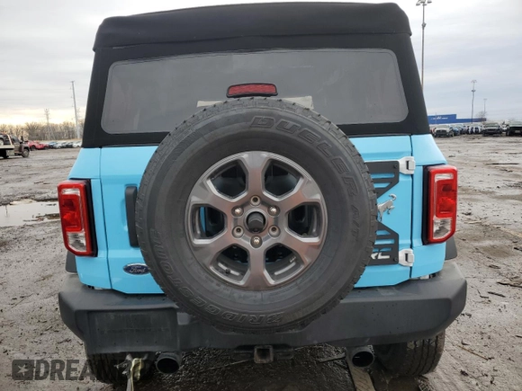 2023 Ford Bronco z VIN 1FMEE5BP9PLB15828, wystawiony jako Copart lot #47347135 z przebiegiem 11 370 mil mil oraz Czysty tytuł • Clean title. Historia ofert i sprzedaży dostępna na DreamBid. Obrazek 6.