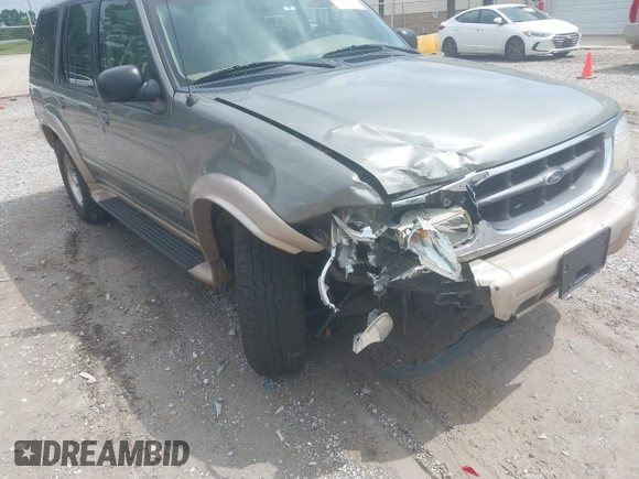 2001 Ford Explorer Eddie Bauer z VIN 1FMDU84PX1ZA24486, wystawiony jako IAAI lot #42533270 z przebiegiem 152 550 mil mil oraz . Historia ofert i sprzedaży dostępna na DreamBid. Obrazek 6.