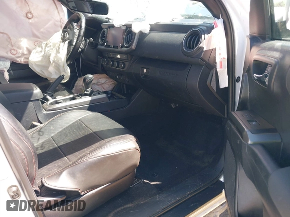 2022 Toyota Tacoma SR z VIN 3TMCZ5AN0NM499428, wystawiony jako IAAI lot #41874787 z przebiegiem Nie podano mil oraz . Historia ofert i sprzedaży dostępna na DreamBid. Obrazek 5.