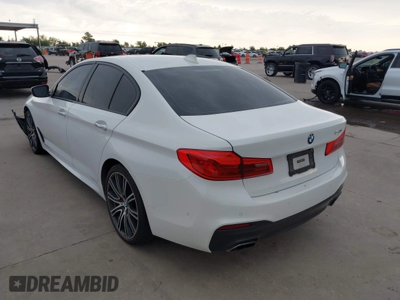 2018 BMW 5 Series 540i z VIN WBAJE5C52JWA93872, wystawiony jako IAAI lot #42191999 z przebiegiem 47 508 mil mil oraz . Historia ofert i sprzedaży dostępna na DreamBid. Obrazek 3.
