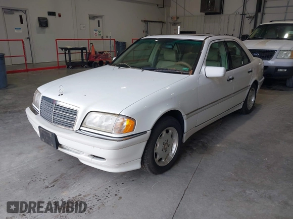 1998 Mercedes-Benz C 230/260/280/320 с VIN WDBHA23G4WA593965, выставлен на аукционе IAAI как лот 42104578 с пробегом 268 327 миль миль и . История ставок и продаж доступна на DreamBid. Изображение 2.