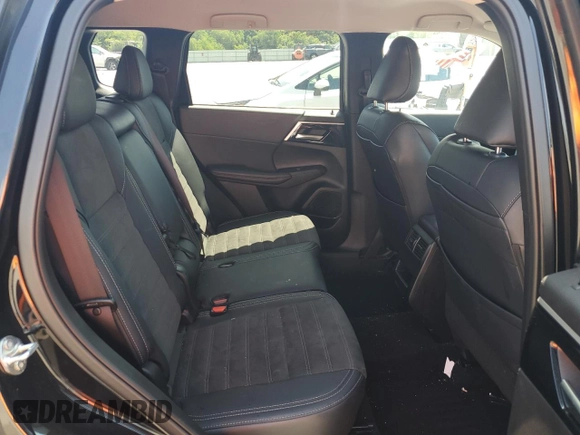2024 Mitsubishi Outlander SE z VIN JA4J4VA82RZ083346, wystawiony jako Copart lot #61260205 z przebiegiem 11 792 mil mil oraz Czysty tytuł • Clean title. Historia ofert i sprzedaży dostępna na DreamBid. Obrazek 11.