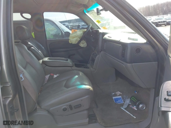 2003 Chevrolet Suburban Z71 with VIN 3GNFK16Z83G176544, listed as a IAAI auction lot 41775516 with 181,076 mi miles. Bid and sale history available at carsss.com. Image 5.
