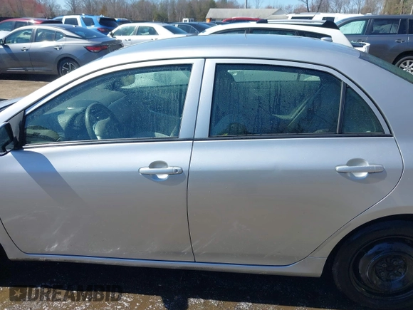 2010 Toyota Corolla z VIN JTDBU4EE2AJ068160, wystawiony jako IAAI lot #41780495 z przebiegiem 107 504 mil mil oraz . Historia ofert i sprzedaży dostępna na DreamBid. Obrazek 14.