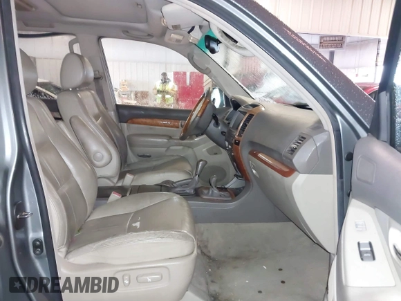 2004 Lexus GX 470 with VIN JTJBT20X540056639, listed as a IAAI auction lot 41744622 with 228,326 mi miles. Bid and sale history available at carsss.com. Image 5.