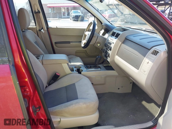 2008 Ford Escape XLT with VIN 1FMCU93108KC15674, listed as a IAAI auction lot 42049019 with 180,077 mi miles. Bid and sale history available at carsss.com. Image 5.