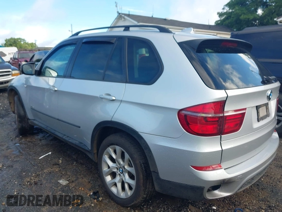 2012 BMW X5 35i z VIN 5UXZV4C56CL749457, wystawiony jako IAAI lot #42250854 z przebiegiem 153 968 mil mil oraz . Historia ofert i sprzedaży dostępna na DreamBid. Obrazek 3.
