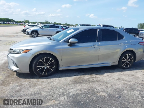 2019 Toyota Camry LE z VIN 4T1B11HK6KU741715, wystawiony jako IAAI lot #42392445 z przebiegiem 138 201 mil mil oraz . Historia ofert i sprzedaży dostępna na DreamBid. Obrazek 14.