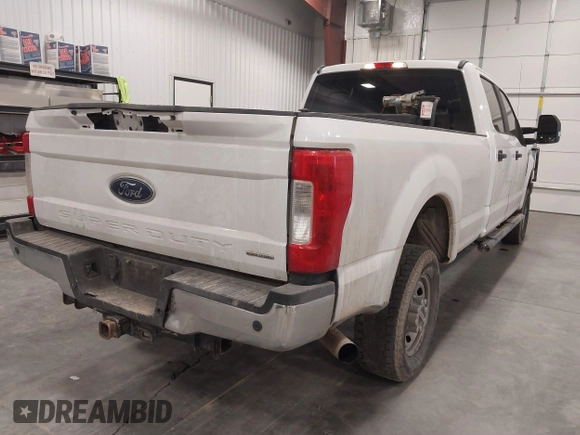 2018 Ford Super Duty F-250 SRW XL with VIN 1FT7W2B60JEC63345, listed as a IAAI auction lot 41159792 with 165,949 mi miles. Bid and sale history available at carsss.com. Image 4.