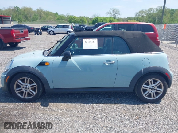 2014 MINI Convertible с VIN WMWZN3C51ET569556, выставлен на аукционе IAAI как лот 42176151 с пробегом 158 846 миль миль и . История ставок и продаж доступна на DreamBid. Изображение 14.