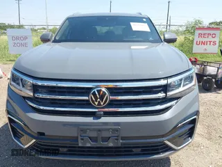 2023 Volkswagen Atlas SEL Premium R-Line z VIN 1V2FE2CA1PC218595, wystawiony jako IAAI lot #42223877 z przebiegiem 48 477 mil mil oraz . Historia ofert i sprzedaży dostępna na DreamBid. Obrazek 6.
