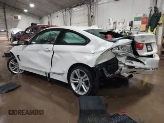 2015 BMW 4 Series 428i xDrive z VIN WBA3N9C52FK246245, wystawiony jako IAAI lot #41650714 z przebiegiem 142 776 mil mil oraz . Historia ofert i sprzedaży dostępna na DreamBid. Obrazek 3.