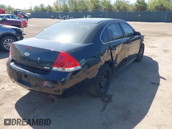 2013 Chevrolet Impala Police z VIN 2G1WD5E31D1256682, wystawiony jako IAAI lot #42276990 z przebiegiem 148 251 mil mil oraz . Historia ofert i sprzedaży dostępna na DreamBid. Obrazek 4.